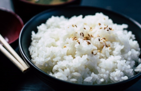 Meer rijst eten beschermt mogelijk tegen obesitas